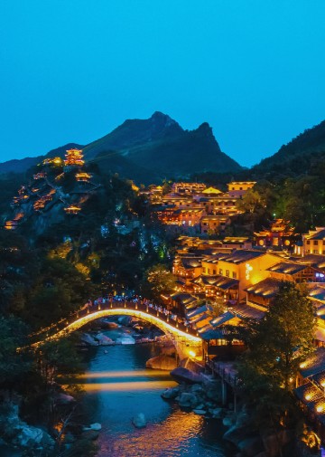 绣美湖南之以法治之力破旧账之困 以文化之魂铸政绩之基——评沈晓明书记“纠治新官不理旧账”专题党课